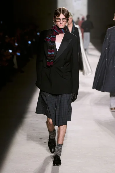 Look 63